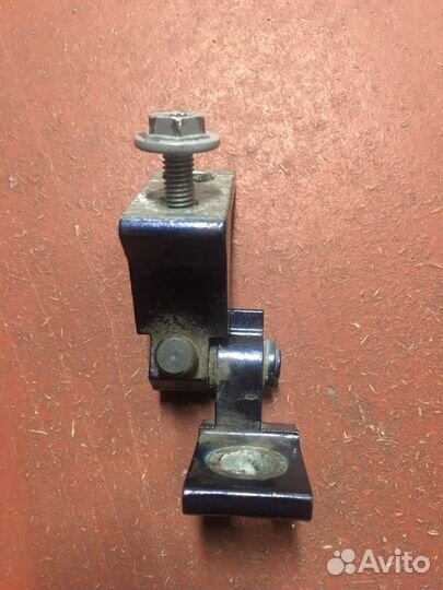 Петля двери Фольксваген Поло седан