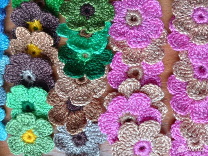 Набор вязаных цветочков 12 шт