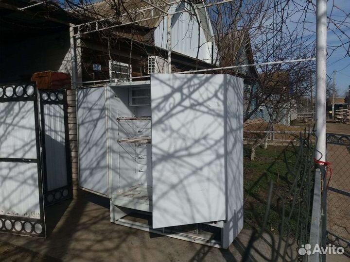 Холодильный шкаф