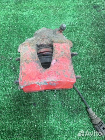 Суппорт тормозной передний Volkswagen Golf хетчбэк