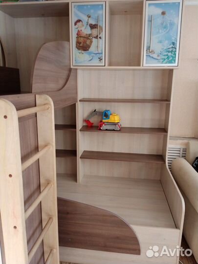 Двухъярусная кровать