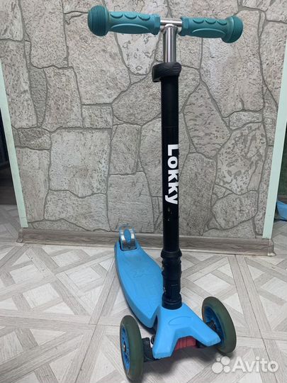 Самокат Lokky трехколесный