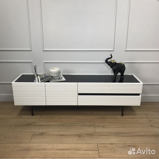 Тумба под тв в эмали Salvador White