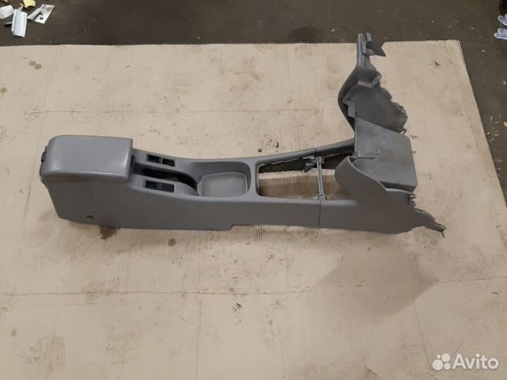 Подлокотник Nissan Primera P11 ниссан примера п11