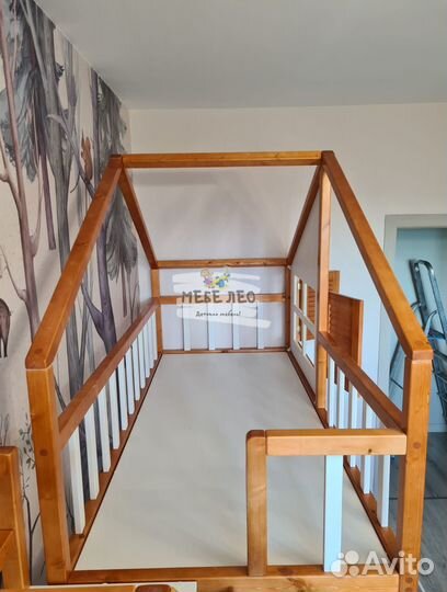 Двухъярусная кровать