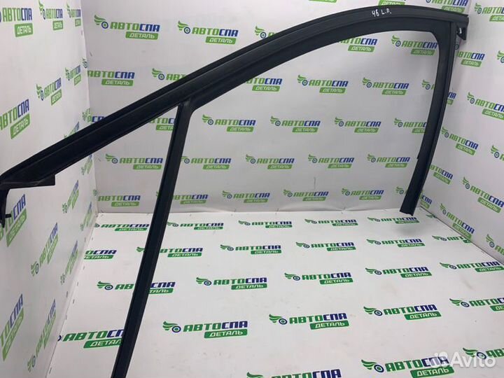 Уплотнитель двери стекла передний левый Mazda 3Bp