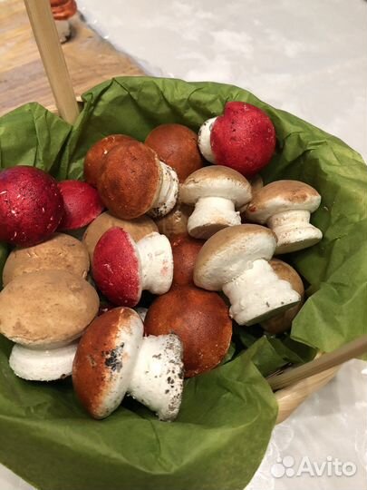 Зефирные грибы в корзине