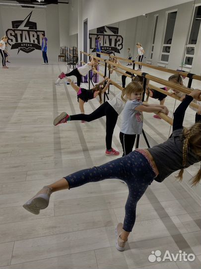 Тренер по фигурному катанию и хоккею