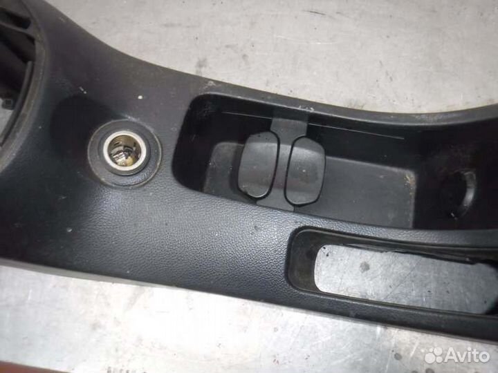 Консоль между сидений Chevrolet Cruze F16D3 2012