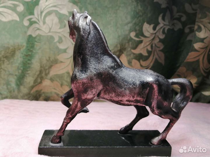 Лошадь скульптура чугун