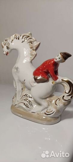 Фарфоровая статуэтка Сивка-Бурка Дулево