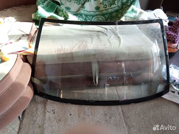 Продам лабавое стекло от тайоты кароллы 1993 г