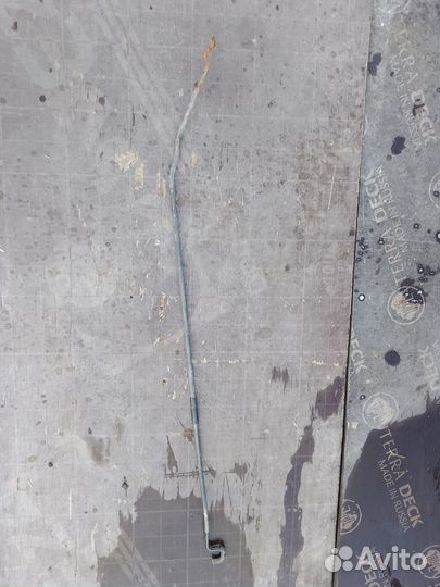 Упор капота Nissan Bluebird U14