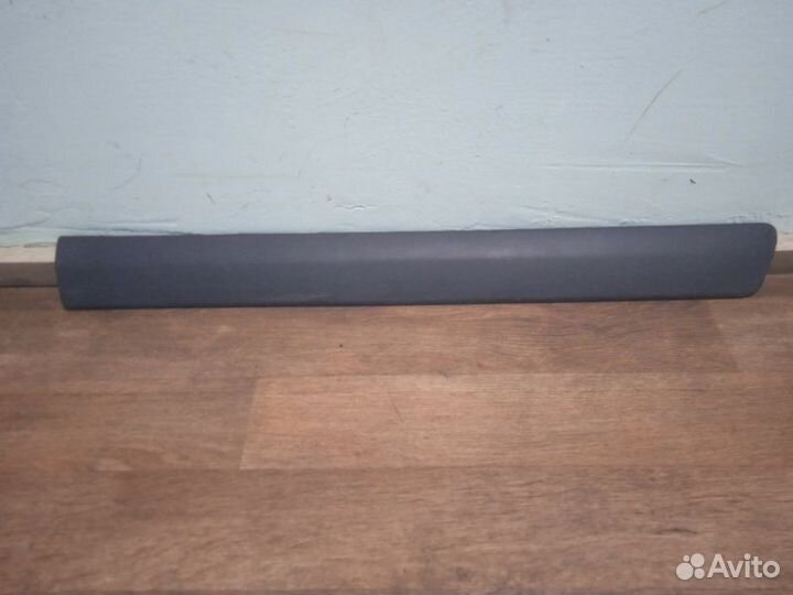 Молдинг двери передний правый LADA Largus 2012