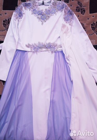 Платье на никах