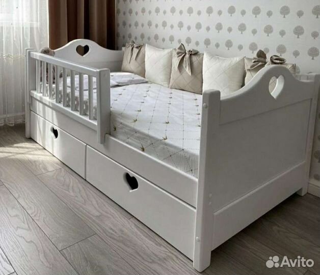 Детская кровать из массива