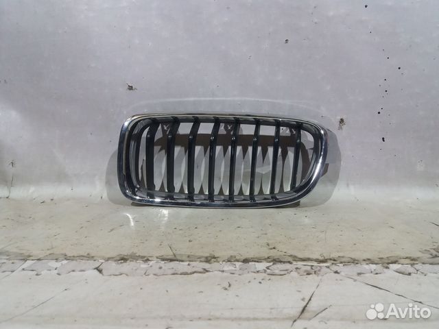 Бмв 3 F30 2011- Решетка радиатора левая 23118
