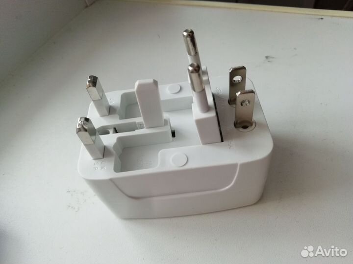 Универсальный переходник розетки для путешествий