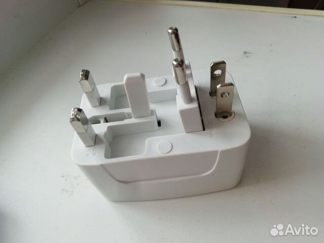 Универсальный переходник розетки для путешествий