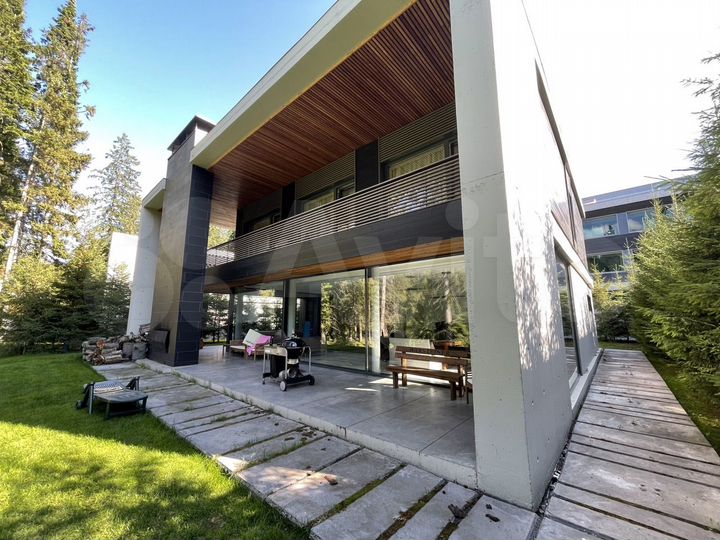 Коттедж 250 м² на участке 9 сот.