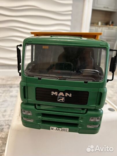 Грузовик игрушка bruder