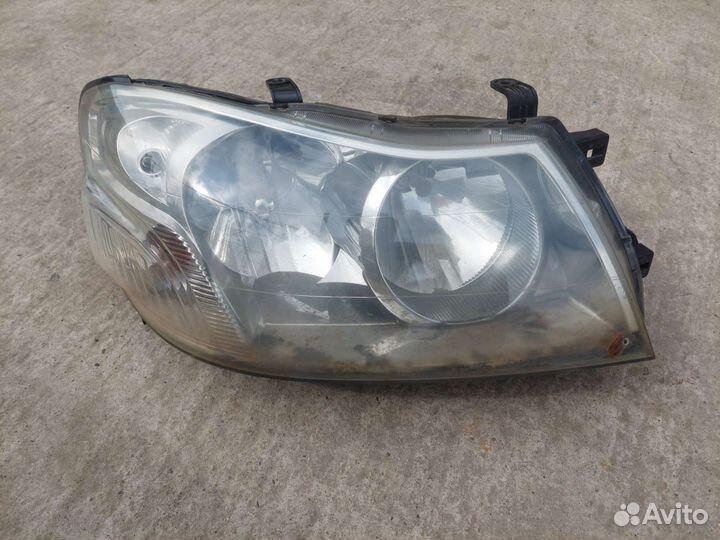 Фара R nissan liberty