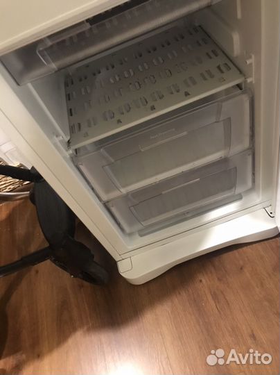 Холодильник indesit