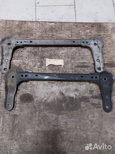 Кронштейн передней балки Nissan T32