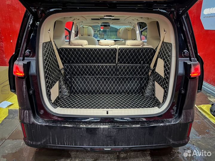 Автомобильный коврик из экокожи