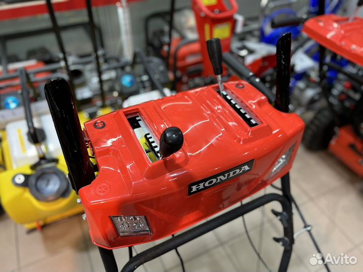 Снегоуборщик Honda HSS