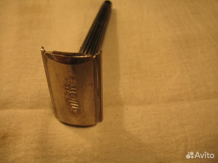 Старинный сувенирный бритвенный станок