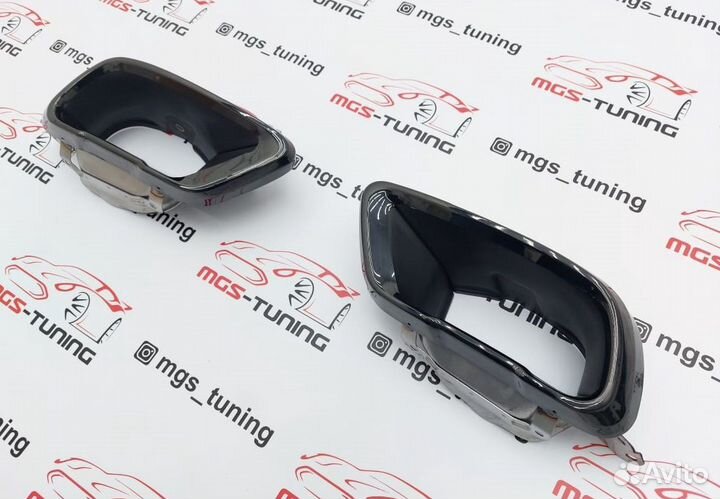 Черные насадки на выхлоп на BMW X7 G07