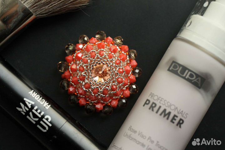 Коралловая брошь