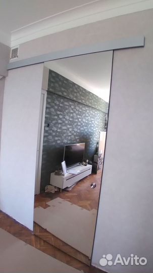 Стеклянная алюминиевая дверь