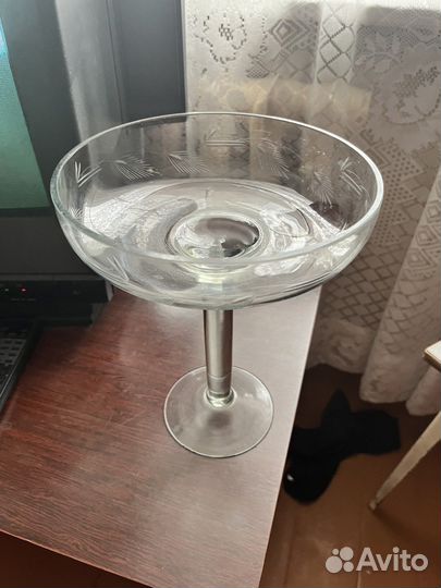 Ваза для фруктов на ножке