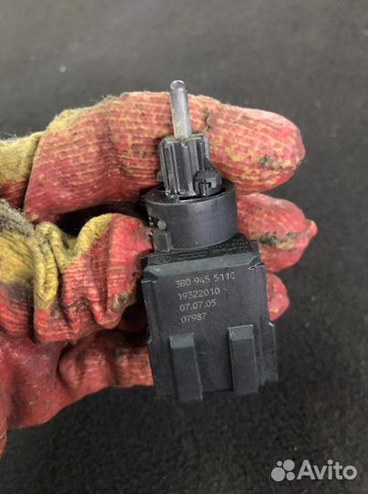 3B0945511C Датчик включения стоп сигнала Audi A6