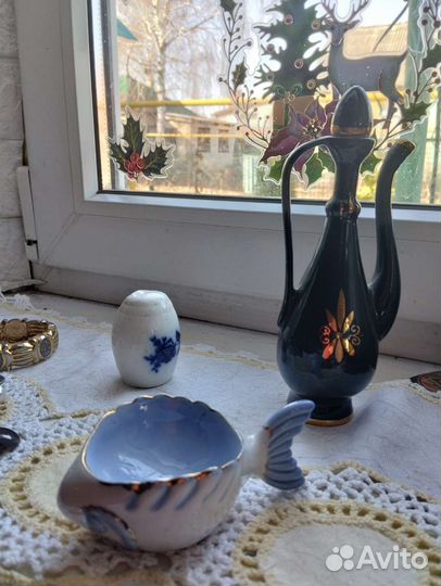 Графин с рюмками,икорница,подставка для телефона
