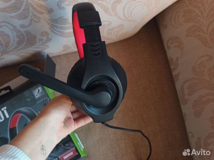 Проводные наушники с микрофоном