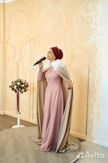 Ведущая на свадьбу юбилей