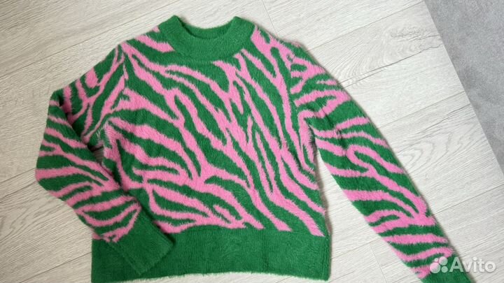 Свитер женский