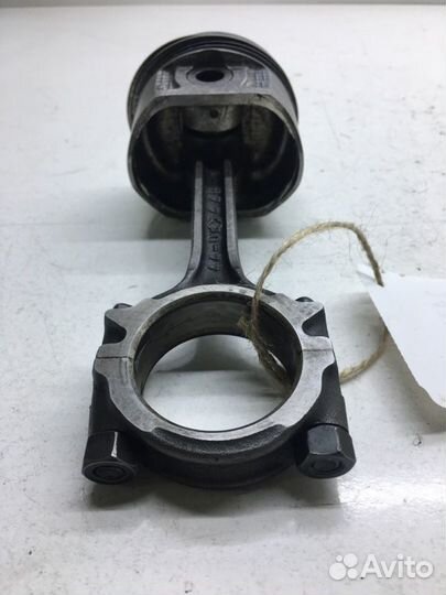 Поршень с шатуном Nissan Cube Z10 CG13DE