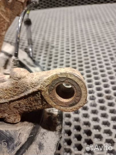 Поворотный кулак передний правый Renault Logan 2