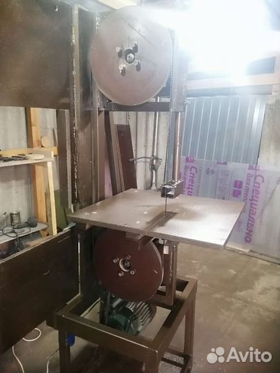 Ленточная пила по дереву