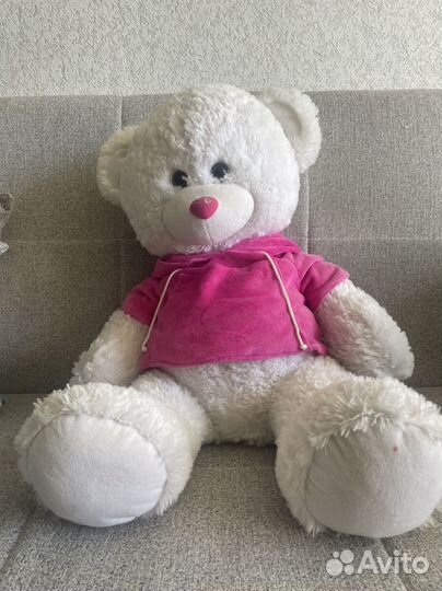 Большой плюшевый медведь