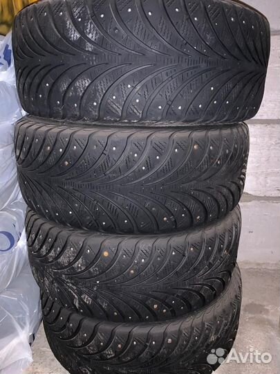 Goodyear UltraGrip Extreme 215/55 R16
