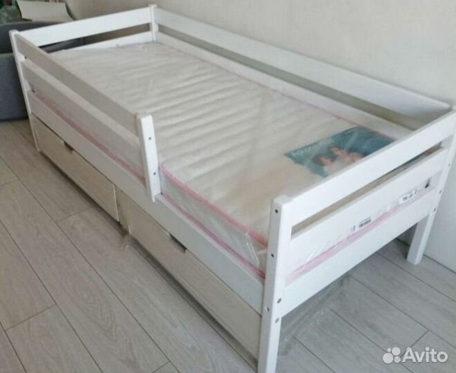 Кроватка детская из массива лиственницы