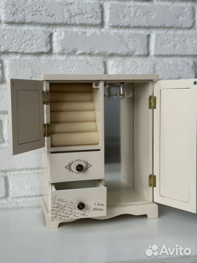 Шкатулка-шкафчик для украшений