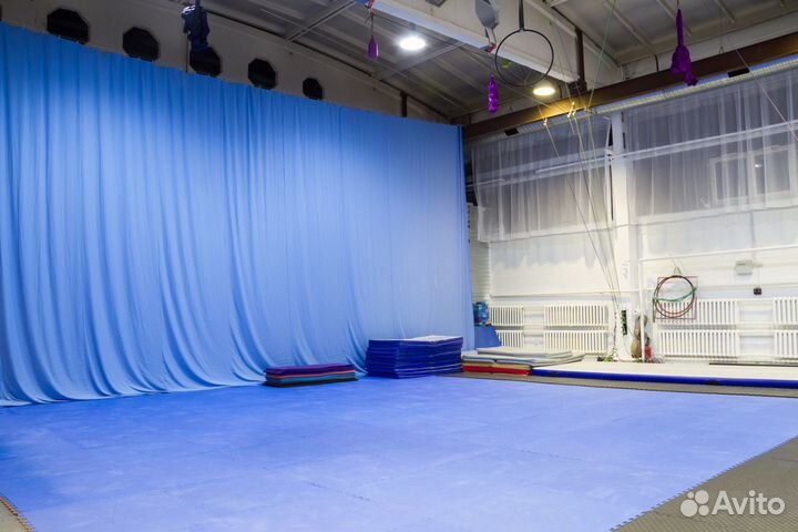 Почасовая аренда зала. Высокие потолки 9 m