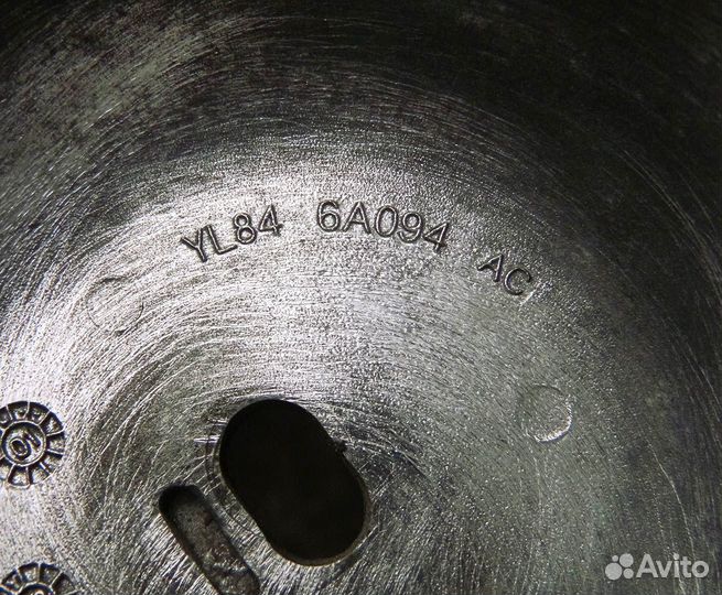 Кронштейн двигателя правый Ford Escape 1