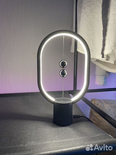 Настольная лампа